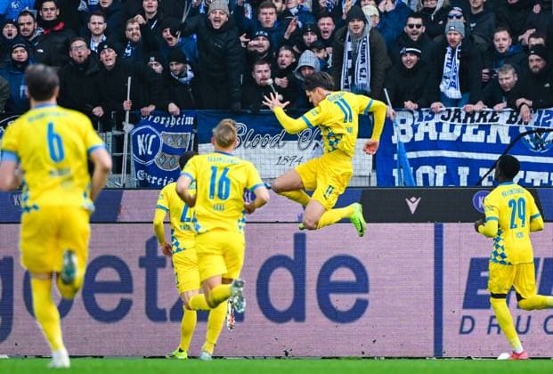 Levente Szabo Eintracht Braunschweig celebrates his goal during the 2 Bundesliga match between Karlsruher SC and Eintracht Braunschweig at BBBank Wildpark on February 09, 2025 in Karlsruhe, Germany Photo by Silas Schueller De Fodi Images Levente Szabo Eintracht Braunschweig celebrates his goal during the 2 Bundesliga match between Karlsruher SC and Eintracht Braunschweig at BBBank Wildpark on February 9, 2025 in Karlsruhe, Germany Photo by Silas Schueller De Fodi Images DFB DFL REGULATIONS PROHIBIT ANY USE OF PHOTOGRAPHS AS IMAGE SEQUENCES AND OR QUASI VIDEO Photo by Silas Schueller DeFodi Images Defodi 738 738 KSCBRA 20250209 173 Defodi-738 DFB DFL REGULATIONS PROHIBIT ANY USE OF PHOTOGRAPHS AS IMAGE SEQUENCES AND OR QUASI-VIDEO.
