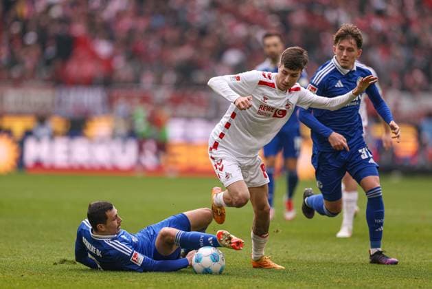 Cologne, Germany, 09 02 25 Ron Schallenberg FC Schalke 04 and Denis Huseinbasic 1 FC Koeln fighting for the ball during the 2 Bundesliga match between 1 FC Köln FC Schalke 04 at RheinEnergieSTADION on 09 February 2025 in Cologne, Germany Köln RheinEnergieSTADION Germany Copyright: xStefanxBrauerx xBrauer-Fotoagentx