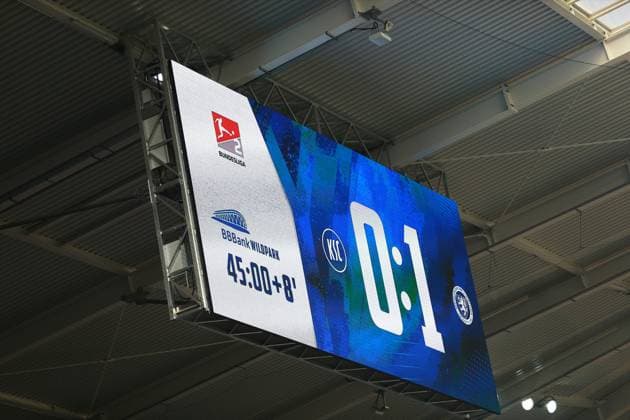 09 02 2025, xrekx, Fußball 2 Bundesliga, Karlsruher SC Eintracht Braunschweig v l Scoreboard, Videowall, Scoreboard, Info, Werbung Nachspielzeit DFL DFB REGULATIONS PROHIBIT ANY USE OF PHOTOGRAPHS as IMAGE SEQUENCES and or QUASI VIDEO Karlsruhe