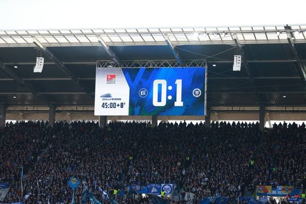 09 02 2025, xrekx, Fußball 2 Bundesliga, Karlsruher SC Eintracht Braunschweig v l Scoreboard, Videowall, Scoreboard, Info, Werbung Nachspielzeit DFL DFB REGULATIONS PROHIBIT ANY USE OF PHOTOGRAPHS as IMAGE SEQUENCES and or QUASI VIDEO Karlsruhe