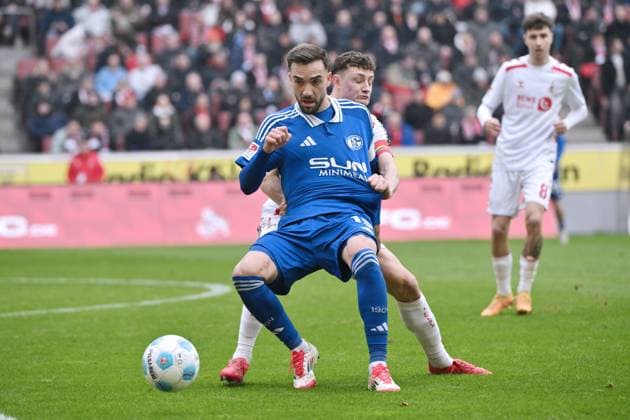 Kenan Karaman FC Schalke 04 , Eric Martel 1 FC Koeln , v li 09 02 2025, Soccer 2 Bundesliga, 21 Matchday, Season 2024 2025 1 FC Köln FC Schalke 04 Koeln Rhein Energie Stadion Nordrhein Westfalen Germany Team2