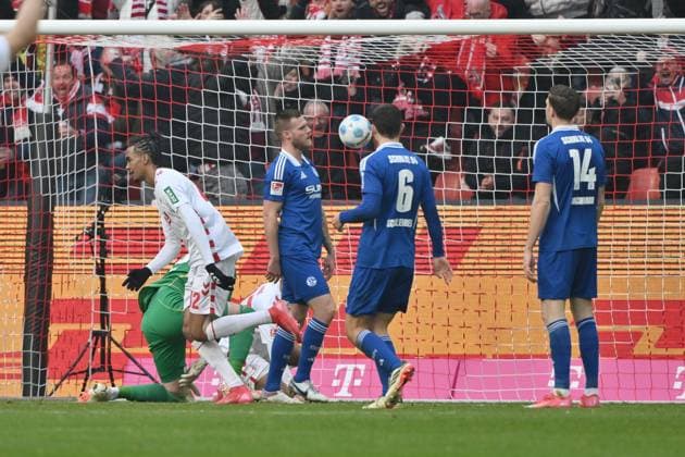 Damion Downs 1 FC Koeln , li , scores the goal to 1 0 09 02 2025, Soccer 2 Bundesliga, Matchday 21, Season 2024 2025 1 FC Köln FC Schalke 04 Koeln Rhein Energie Stadion Nordrhein Westfalen Germany Team2