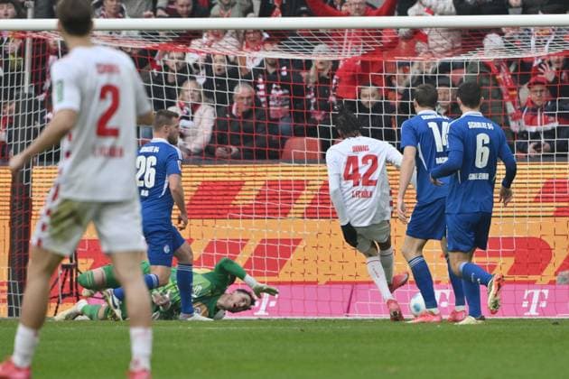 Damion Downs 1 FC Koeln , mi , scores the goal to 1 0 09 02 2025, Soccer 2 Bundesliga, Matchday 21, Season 2024 2025 1 FC Köln FC Schalke 04 Koeln Rhein Energie Stadion Nordrhein Westfalen Germany Team2