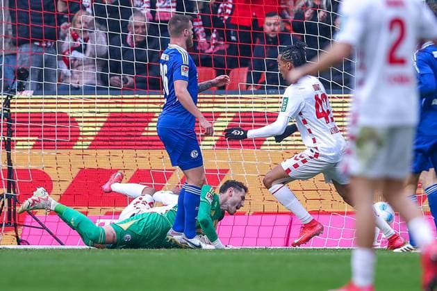 09 02 2025, Football, 1 FC Köln FC Schalke 04, 2 Fußball Bundesliga, 21 Matchday, RheinEnergie STADION, Season 2024 2025 Goal kick to 1 0 by Damion Downs FC Köln 42 DFB regulations prohibit any use of photographs as image sequences and or quasi video Nordrhein Westfalen Germany