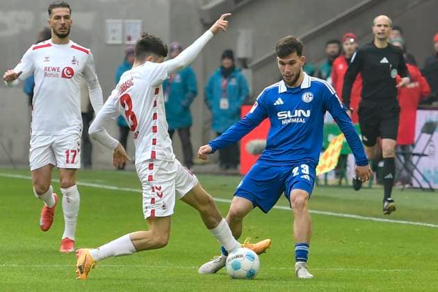 from left in duel Denis Huseinbasic Koeln 8 Mehmet Can Ayd n Schalke 23 09 02 2025 Soccer 1 FC Koeln vs FC Schalke 04, Rheinenergiestadion, Koeln, DFB DFL REGULATIONS PROHIBIT ANY USE OF PHOTOGRAPHS AS IMAGE SEQUENCES AND OR QUASI VIDEO Copyright: xpepphotox xSaschaxWeizx pep00321, pep_20250209_hm_0112
