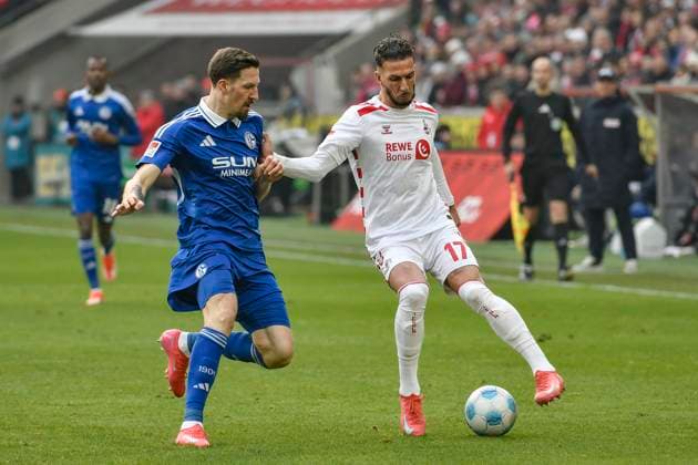 from left in duel Janik Bachmann Schalke 14 Leart Paçarada Koeln 17 09 02 2025 Soccer 1 FC Koeln vs FC Schalke 04, Rheinenergiestadion, Koeln, DFB DFL REGULATIONS PROHIBIT ANY USE OF PHOTOGRAPHS AS IMAGE SEQUENCES AND OR QUASI VIDEO Copyright: xpepphotox xSaschaxWeizx pep00321, pep_20250209_hm_0234