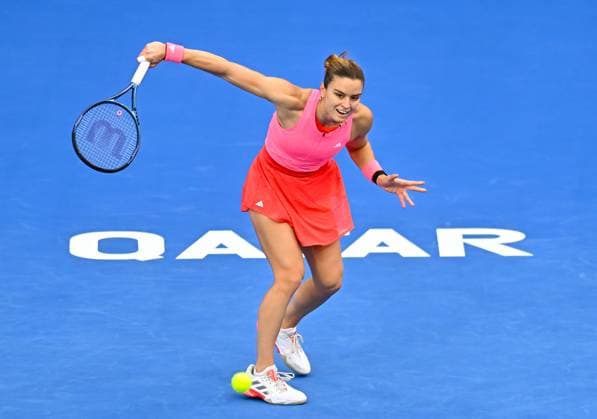 WTA, Tennis Damen QATAR OPEN TENNIS TOURNAMENT FIRST ROUND Maria Sakkari of Greece competes in her 1st round match against Elena-Gabriela Ruse of Romania during the WTA Qatar TotalEnergies Open 2025 tennis tournament at the Khalifa International Tennis Complex in Doha, Qatar, on February 09, 2025. Copyright: xNOUSHADx