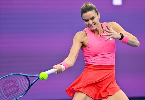 WTA, Tennis Damen QATAR OPEN TENNIS TOURNAMENT FIRST ROUND Maria Sakkari of Greece competes in her 1st round match against Elena-Gabriela Ruse of Romania during the WTA Qatar TotalEnergies Open 2025 tennis tournament at the Khalifa International Tennis Complex in Doha, Qatar, on February 09, 2025. Copyright: xNOUSHADx