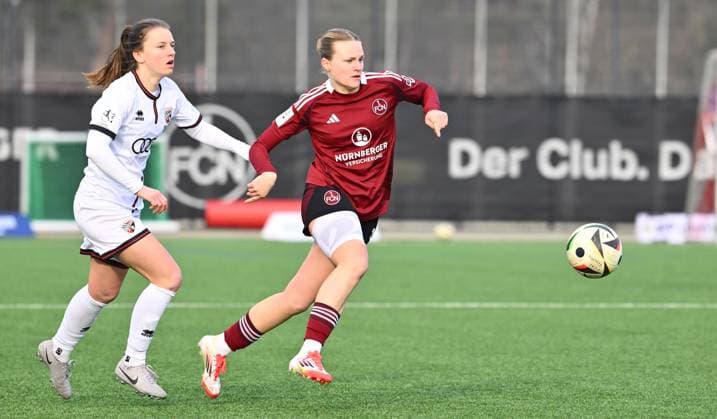 09.02.2025 - Fussball - Saison 2024 2025 - 2. Frauen - Fussball - Bundesliga - 14. Spieltag: 1. FC Nürnberg FCN ( Club Clubfrauen ) - FC Ingolstadt 04 FCI - Sportfoto Zink - xwoxzix - Stefanie Reischmann (24, FC Ingolstadt 04 FCI ) Amelie Thöle Thoele (12, 1. FC Nürnberg FCN )