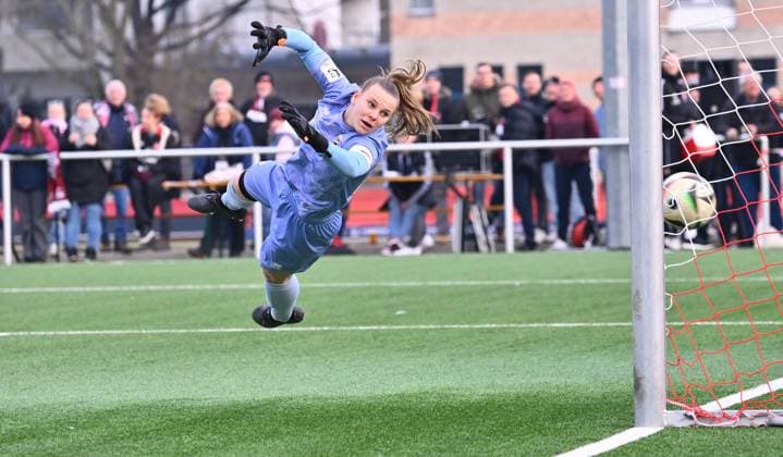 09 02 2025 Soccer season 2024 2025 2 Women Soccer Bundesliga 14 Matchday 1 FC Nürnberg FCN Club Clubfrauen FC FC Ingolstadt 04 FCI Sportfoto Zink xwoxzix Anna Lena Daum 22, FC Ingolstadt 04 FCI must concede goal to 3 2 by Nastassja Lein 24, 1 FC Nürnberg FCN
