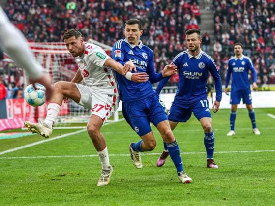 Imad Rondic FC Köln FC Koeln, 27 in duel against Ron Schallenberg FC Schalke 04, 6 and Adrian Gantenbein FC Schalke 04, 17 , GER, FC Köln Koeln vs FC Schalke 04, Soccer, 2 Bundesliga, Matchday 21, Season 2024 2025, 09 02 2025, DFL DFB REGULATES PROHIBIT ANY USE OF PHOTOGRAPHS AS IMAGE SEQUENCES AND OR QUASI VIDEO, GER, FC Köln Koeln vs FC Schalke 04, Football, Bundesliga 2, Matchday 21, Season 2024 2025, 09 02 2025 Köln Koeln Copyright: xGabrielxBoiax EP_EER
