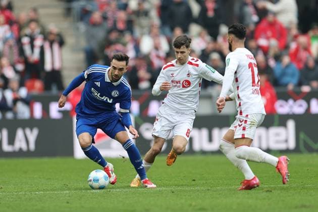 GER, 2 FBL, 1 FC Koeln vs FC Schalke 04 09 02 2025, Rheinenergie Stadion, Koeln, GER, 2 FBL, 1 FC Koeln vs FC Schalke 04, in the picture Denis Huseinbasic FC Koeln 8 , in a duel against Kenan Karaman Schalke 19 , nordphotoxGmbHx xMeuter nph00351