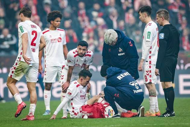 GER, 2 FBL, 1 FC Koeln vs FC Schalke 04 09 02 2025, Rheinenergie Stadion, Koeln, GER, 2 FBL, 1 FC Koeln vs FC Schalke 04, in the picture Joël Schmied Koeln 2 , injury hurt pain, being treated, nordphotoxGmbHx xMeuter nph00351