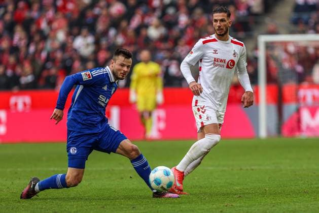 Adrian Gantenbein (FC Schalke 04, 17) im Zweikampf gegen Leart Pacarada (FC Köln FC Koeln, 17), GER, FC Köln Koeln vs. FC Schalke 04, Fussball, 2. Bundesliga, 21. Spieltag, Spielzeit 2024 2025, 09.02.2025, DFL DFB REGULATIONS PROHIBIT ANY USE OF PHOTOGRAPHS AS IMAGE SEQUENCES AND OR QUASI-VIDEO, GER, FC Köln Koeln vs. FC Schalke 04, Fussball, 2. Bundesliga, 21. Spieltag, Spielzeit 2024 2025, 09.02.2025 Köln Koeln Copyright: xGabrielxBoiax EP_EER