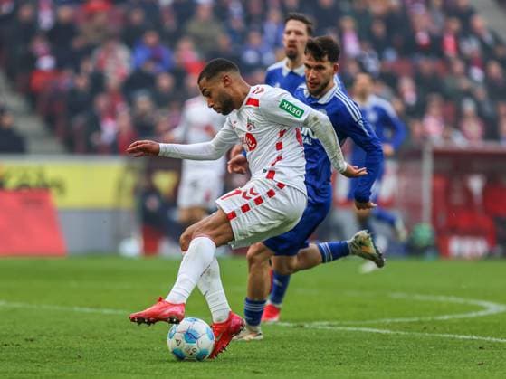 Leart Pacarada FC Köln FC Koeln, 17 in duel against Mehmet Can Aydin FC Schalke 04, 23 , GER, FC Köln Koeln vs FC Schalke 04, Soccer, 2 Bundesliga, Matchday 21, Season 2024 2025, 09 02 2025, DFL DFB REGULATIONS PROHIBIT ANY USE OF PHOTOGRAPHS AS IMAGE SEQUENCES AND OR QUASI VIDEO, GER, FC Köln Koeln vs FC Schalke 04, Football, 2 Bundesliga, Matchday 21, Season 2024 2025, 09 02 2025 Köln Koeln Copyright: xGabrielxBoiax EP_EER