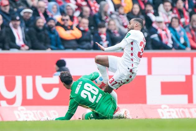 2 Soccer Bundesliga 1 FC Köln FC Schalke 04 09 02 2025 duel Justin Heekeren FC Schalke 04, 28 , Linton Maina 1 FC Köln, 37 2 Soccer Bundesliga, 1 FC Köln FC Schalke 04, Köln, Rheinenergiestadion am 09 02 2025 DFL REGULATIONS PROHIBIT ANY USE OF PHOTOGRAPHS AS IMAGE SEQUENCES AND OR QUASI VIDEO Copyright: xBEAUTIFULxSPORTS Wunderlx