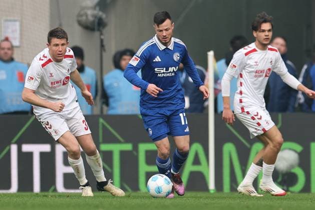 GER, 2 FBL, 1 FC Koeln vs FC Schalke 04 09 02 2025, Rheinenergie Stadion, Koeln, GER, 2 FBL, 1 FC Koeln vs FC Schalke 04, in the picture Dominique Heintz FC Koeln 3 , in a duel against Adrian Gantenbein Schalke 17 , nordphotoxGmbHx xMeuter nph00351
