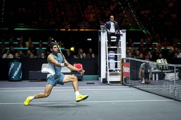 ROTTERDAM - Alex de Minaur (AUS) in action against Carlos Alcaraz (ESP) during the final on the seventh day of the ABN AMRO Open tennis tournament in Ahoy. ANP SANDER KING ABN AMRO Open - Day Seven 2025 xVIxANPxSportx xxANPxIVx 519528667 originalFilename: 519528667.jpg