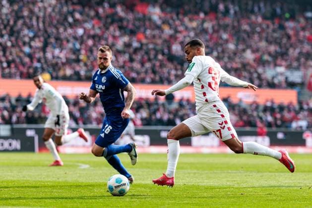 2 Soccer Bundesliga 1 FC Köln FC Schalke 04 09 02 2025 duel Tomas Kalas FC Schalke 04, 26 , Linton Maina 1 FC Köln, 37 2 Soccer Bundesliga, 1 FC Köln FC Schalke 04, Köln, Rheinenergiestadion am 09 02 2025 DFL REGULATIONS PROHIBIT ANY USE OF PHOTOGRAPHS AS IMAGE SEQUENCES AND OR QUASI VIDEO Copyright: xBEAUTIFULxSPORTS Wunderlx