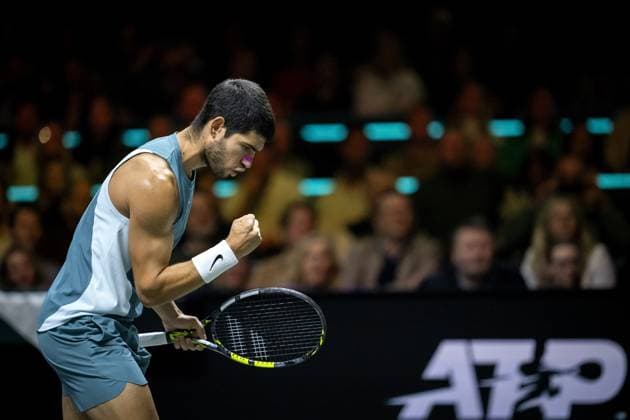 ROTTERDAM - Carlos Alcaraz (ESP) in action against Alex de Minaur (AUS) during the final on the seventh day of the ABN AMRO Open tennis tournament in Ahoy. ANP SANDER KING ABN AMRO Open - Day Seven 2025 xVIxANPxSportx xxANPxIVx 519530015 originalFilename: 519530015.jpg