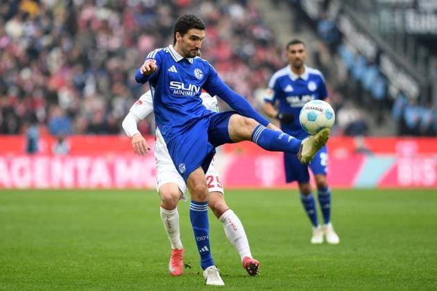 Marcin Kaminski FC Schalke 04 in action, on the ball, single action during the 2 Bundesliga match between 1 FC Köln and FC Schalke 04 at RheinEnergieStadion on February 09, 2025 in Cologne, Germany Photo by Ralf Treese DeFodi Images Marcin Kaminski FC Schalke 04 controls the ball during the 2 Bundesliga match between 1 FC Köln and FC Schalke 04 at RheinEnergieStadion on February 9, 2025 in Cologne, Germany Photo by Ralf Treese DeFodi Images DFB DFL REGULATIONS PROHIBIT ANY USE OF PHOTOGRAPHS AS IMAGE SEQUENCES AND OR QUASI VIDEO Photo by Ralf Treese DeFodi Images Defodi 521 KOES0420250209 087 Defodi-521 DFB DFL REGULATIONS PROHIBIT ANY USE OF PHOTOGRAPHS AS IMAGE SEQUENCES AND OR QUASI-VIDEO.