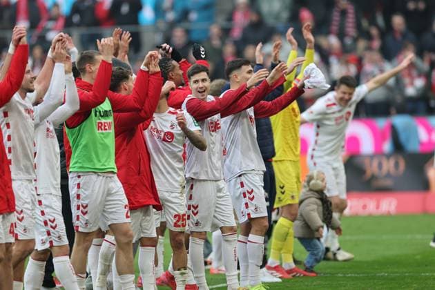 GER, 2 FBL, 1 FC Koeln vs FC Schalke 04 09 02 2025, Rheinenergie Stadion, Koeln, GER, 2 FBL, 1 FC Koeln vs FC Schalke 04, in the picture the Koelner are happy about the victory after the game with the fans in front of the Suedkurve Neo Telle Koeln 49 , JoÃ l Schmied Koeln 2 , Linton Maina FC Koeln 37 , Max Finkgräfe Finkgraefe FC Koeln 35 , Eric Martel FC Koeln 6 , Jusuf Gazibegovic Koeln 25 , Imad Rondic FC Koeln 27 , Marvin Schwäbe Schwaebe goalkeeper FC Koeln 1 , nordphotoxGmbHx xMeuter nph00351