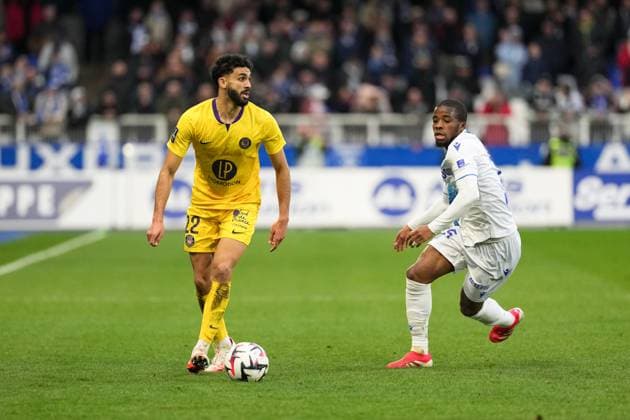 Fußball, AJ Auxerre - FC Toulouse AJ Auxerre v Toulouse FC - Ligue 1 McDonald s 2024 2025 25 Hamed Junior TRAORE (aja) - 22 Rafik MESSALI (tfc) during the Ligue 1 McDonald s match between Auxerre and Toulouse at Stade Abbe Deschamps on February 9, 2025 in Auxerre, France. Auxerre France  Copyright: xFEPx 776279859
