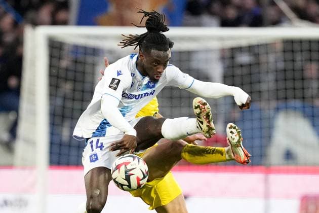 Fußball, AJ Auxerre - FC Toulouse AJ Auxerre v Toulouse FC - Ligue 1 McDonald s 2024 2025 14 Gideon MENSAH (aja) during the Ligue 1 McDonald s match between Auxerre and Toulouse at Stade Abbe Deschamps on February 9, 2025 in Auxerre, France. Auxerre France  Copyright: xFEPx 776279859