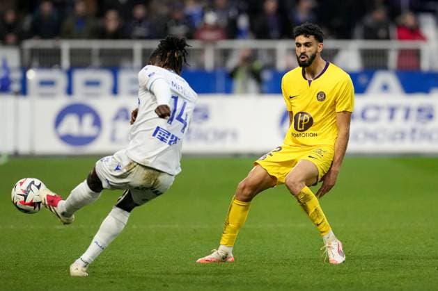 Fußball, AJ Auxerre - FC Toulouse AJ Auxerre v Toulouse FC - Ligue 1 McDonald s 2024 2025 22 Rafik MESSALI (tfc) during the Ligue 1 McDonald s match between Auxerre and Toulouse at Stade Abbe Deschamps on February 9, 2025 in Auxerre, France. Auxerre France  Copyright: xFEPx 776279859