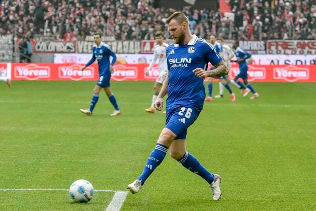 Tomas Kalas Schalke 26 Action Single Image Crop 09 02 2025 Soccer 1 FC Koeln vs FC Schalke 04, Rheinenergiestadion, Koeln, DFB DFL REGULATIONS PROHIBIT ANY USE OF PHOTOGRAPHS AS IMAGE SEQUENCES AND OR QUASI VIDEO Copyright: xpepphotox xSaschaxWeizx pep00321, pep_20250209_hm_0089