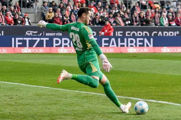 Justin Heekeren Schalke 28 Action Single Image Crop 09 02 2025 Soccer 1 FC Koeln vs FC Schalke 04, Rheinenergiestadion, Koeln, DFB DFL REGULATIONS PROHIBIT ANY USE OF PHOTOGRAPHS AS IMAGE SEQUENCES AND OR QUASI VIDEO Copyright: xpepphotox xSaschaxWeizx pep00321, pep_20250209_hm_0127