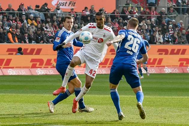 v li fighting for the ball Ron Schallenberg Schalke 6 Damion Downs Koeln 42 Tomas Kalas Schalke 26 09 02 2025 Soccer 1 FC Koeln vs FC Schalke 04, Rheinenergiestadion, Koeln, DFB DFL REGULATIONS PROHIBIT ANY USE OF PHOTOGRAPHS AS IMAGE SEQUENCES AND OR QUASI VIDEO Copyright: xpepphotox xSaschaxWeizx pep00321, pep_20250209_hm_0378