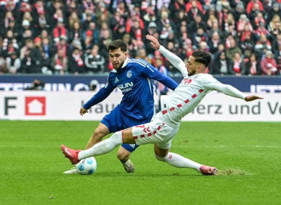 09 02 2025, xjpx, Soccer 2 Bundesliga, 1 FC Koeln FC Schalke 04 v l duel between Mehmet Can Aydin Schalke 04 and Leart Paqarada Koeln DFL DFB REGULATIONS PROHIBIT ANY USE OF PHOTOGRAPHS as IMAGE SEQUENCES and or QUASI VIDEO Koeln