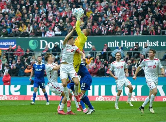 09 02 2025, xjpx, Soccer 2 Bundesliga, 1 FC Koeln FC Schalke 04 v l Marvin Schwäbe Koeln intercepts the ball DFL DFB REGULATIONS PROHIBIT ANY USE OF PHOTOGRAPHS as IMAGE SEQUENCES and or QUASI VIDEO Koeln
