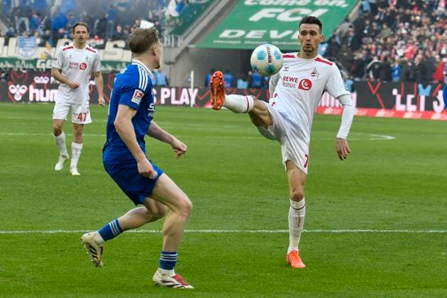 v li fighting for the ball Derry Murkin Schalke 5 Dejan Ljubicic Koeln 7 09 02 2025 Soccer 1 FC Koeln vs FC Schalke 04, Rheinenergiestadion, Koeln, DFB DFL REGULATIONS PROHIBIT ANY USE OF PHOTOGRAPHS AS IMAGE SEQUENCES AND OR QUASI VIDEO Copyright: xpepphotox xSaschaxWeizx pep00321, pep_20250209_hm_0898