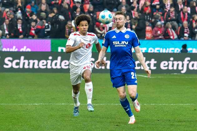 v li in the fight for the ball Neo Telle Koeln 49 Tobias Mohr Schalke 29 09 02 2025 Soccer 1 FC Koeln vs FC Schalke 04, Rheinenergiestadion, Koeln, DFB DFL REGULATIONS PROHIBIT ANY USE OF PHOTOGRAPHS AS IMAGE SEQUENCES AND OR QUASI VIDEO Copyright: xpepphotox xSaschaxWeizx pep00321, pep_20250209_hm_0918