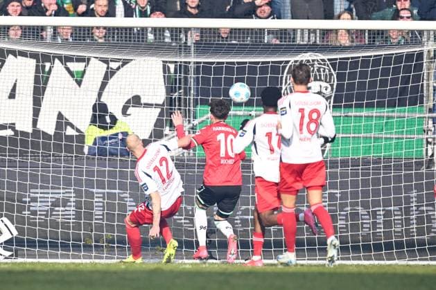 2 Bundesliga Hannover 96 Fortuna Düsseldorf on 09 02 2025 at HDI Arena in Hannover Goal to 1 1 Jannik Rochelt Hannover 96 with the goal to 1 1 MT