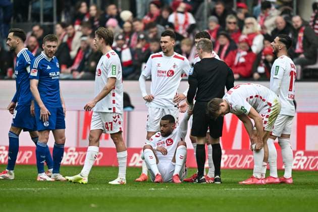 Linton Maina Koeln 37 injured on the ground after foul by Justin Heekeren Schalke 28 09 02 2025 Soccer 1 FC Koeln vs FC Schalke 04, Rheinenergiestadion, Koeln, DFB DFL REGULATIONS PROHIBIT ANY USE OF PHOTOGRAPHS AS IMAGE SEQUENCES AND OR QUASI VIDEO Copyright: xpepphotox xSaschaxWeizx pep00321, pep_20250209_hm_0547