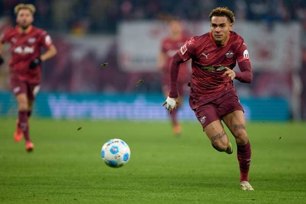 09 02 2025, Soccer, Men, Bundesliga, 2024 2025, RB Leipzig FC St Pauli Antonio Nusa 7, RB Leipzig , free position, action, with ball, dribbles, grass flies Leipzig Red Bull Arena Saxony Germany