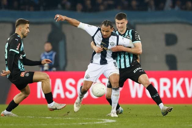 FC Zuerich FC St Gallen Juan Jose Perea vs Jozo Stanic 09 02 2025 Stadion Letzigrund Zuerich, SWITZERLAND, Soccer Men Season 2024 2025 Super League FC Zuerich FC St Gallen Juan Jose Perea li,FCZ vs Jozo Stanic FCSG