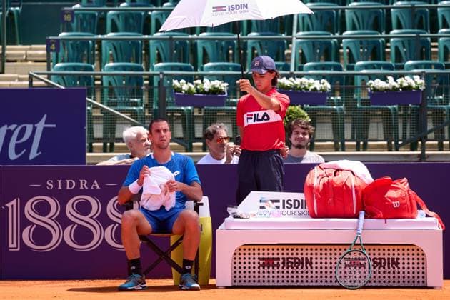 Laslo Djere of Serbia at a break during the second qualifier match against Federico Coria of Argentina at IEB+ Argentina Open 2025 at Buenos Aires Lawn Tennis Club February 9, 2025 in Buenos Aires, Argentina. (Photo by Camilla Stolen, Imago) Buenos Aires Argentina Copyright: xCamillaxStolenx L1000600