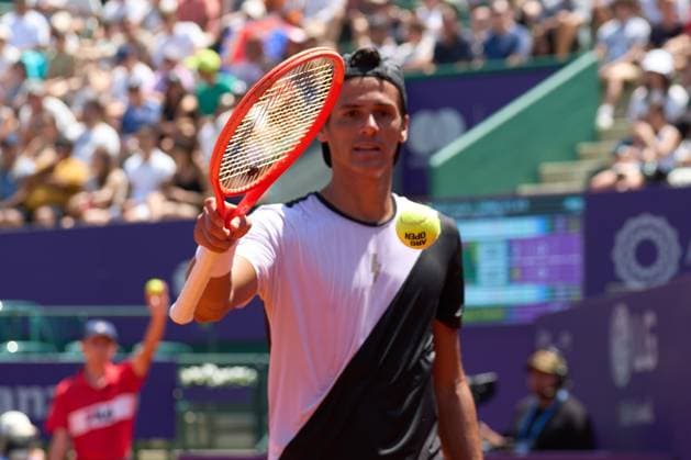 Federico Coria of Argentina prepares to serve to Laslo Djere of Serbia during their second qualifier match of the IEB+ Argentina Open 2025 at Buenos Aires Lawn Tennis Club February 9, 2025 in Buenos Aires, Argentina. (Photo by Camilla Stolen, Imago) Buenos Aires Argentina Copyright: xCamillaxStolenx L1000776 2