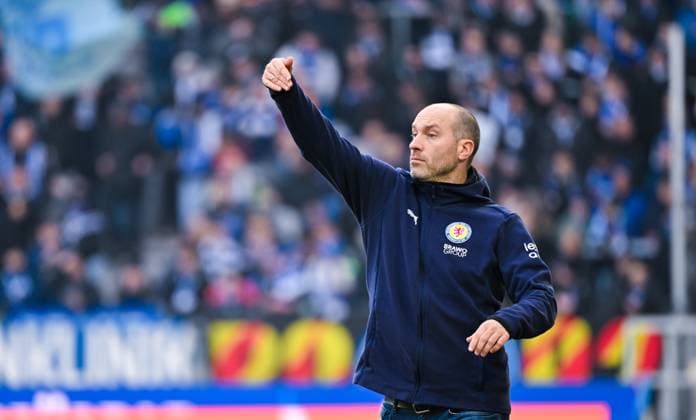 Coach Daniel Scherning Eintracht Braunschweig looks and gestures during the 2 Bundesliga match between Karlsruher SC and Eintracht Braunschweig at BBBank Wildpark on February 09, 2025 in Karlsruhe, Germany Photo by Silas Schueller De Fodi Images Coach Daniel Scherning Eintracht Braunschweig looks and gestures during the 2 Bundesliga match between Karlsruher SC and Eintracht Braunschweig at BBBank Wildpark on February 9, 2025 in Karlsruhe, Germany Photo by Silas Schueller De Fodi Images DFB DFL REGULATIONS PROHIBIT ANY USE OF PHOTOGRAPHS AS IMAGE SEQUENCES AND OR QUASI VIDEO Photo by Silas Schueller DeFodi Images Defodi 738 738 KSCBRA 20250209 158 Defodi-738 DFB DFL REGULATIONS PROHIBIT ANY USE OF PHOTOGRAPHS AS IMAGE SEQUENCES AND OR QUASI-VIDEO.