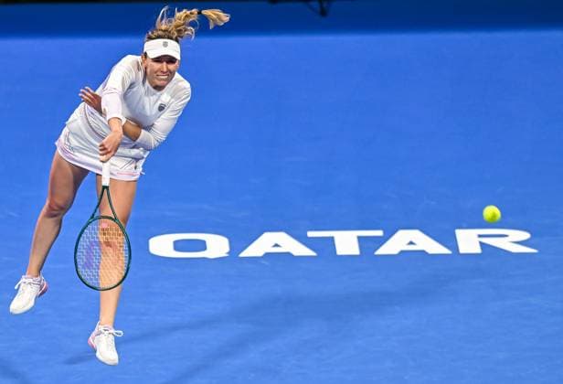 WTA, Tennis Damen QATAR OPEN TENNIS TOURNAMENT FIRST ROUND Ekaterina Alexandrova competes in her first round match against Emma Raducanu of Great Britain during the WTA Qatar TotalEnergies Open 2025 tennis tournament at the Khalifa International Tennis Complex in Doha, Qatar, on February 09, 2025. Copyright: xNOUSHADx