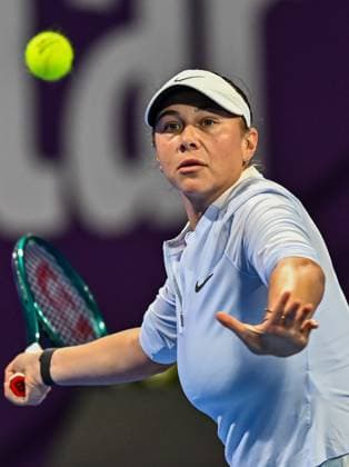WTA, Tennis Damen QATAR OPEN TENNIS TOURNAMENT FIRST ROUND Amanda Anisimova of United States competes in her 1st round match against Victoria Azarenka during the WTA Qatar TotalEnergies Open 2025 tennis tournament at the Khalifa International Tennis Complex in Doha, Qatar, on February 9, 2025. Copyright: xNOUSHADx