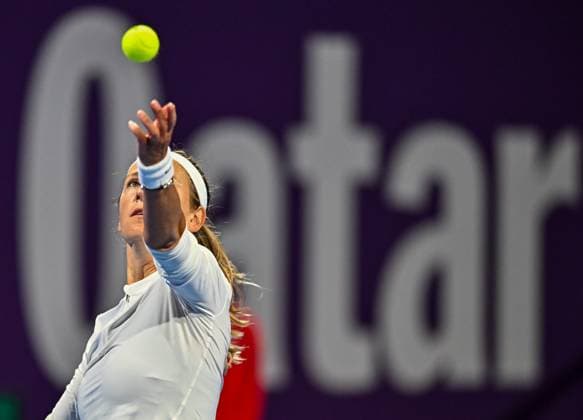 WTA, Tennis Damen QATAR OPEN TENNIS TOURNAMENT FIRST ROUND Victoria Azarenka competes in her 1st round match against Amanda Anisimova of United States during the WTA Qatar TotalEnergies Open 2025 tennis tournament at the Khalifa International Tennis Complex in Doha, Qatar, on February 9, 2025. Copyright: xNOUSHADx