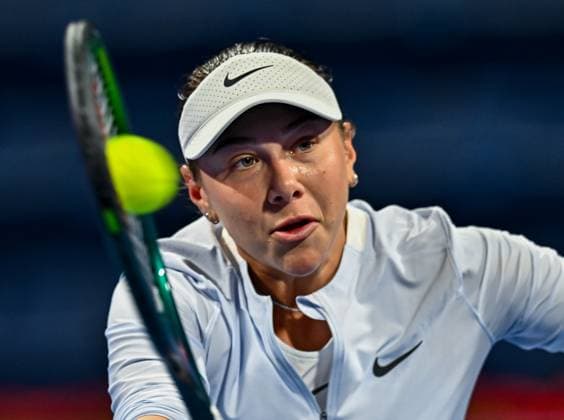 WTA, Tennis Damen QATAR OPEN TENNIS TOURNAMENT FIRST ROUND Amanda Anisimova of United States competes in her 1st round match against Victoria Azarenka during the WTA Qatar TotalEnergies Open 2025 tennis tournament at the Khalifa International Tennis Complex in Doha, Qatar, on February 9, 2025. Copyright: xNOUSHADx