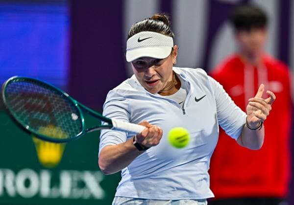 WTA, Tennis Damen QATAR OPEN TENNIS TOURNAMENT FIRST ROUND Amanda Anisimova of United States competes in her 1st round match against Victoria Azarenka during the WTA Qatar TotalEnergies Open 2025 tennis tournament at the Khalifa International Tennis Complex in Doha, Qatar, on February 9, 2025. Copyright: xNOUSHADx