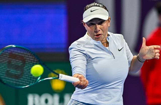WTA, Tennis Damen QATAR OPEN TENNIS TOURNAMENT FIRST ROUND Amanda Anisimova of United States competes in her 1st round match against Victoria Azarenka during the WTA Qatar TotalEnergies Open 2025 tennis tournament at the Khalifa International Tennis Complex in Doha, Qatar, on February 9, 2025. Copyright: xNOUSHADx