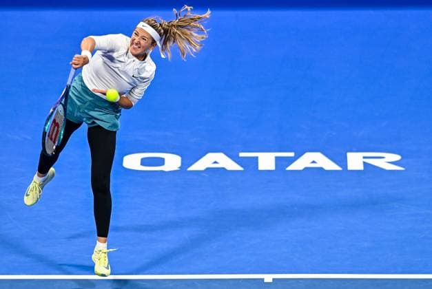 WTA, Tennis Damen QATAR OPEN TENNIS TOURNAMENT FIRST ROUND Victoria Azarenka competes in her 1st round match against Amanda Anisimova of United States during the WTA Qatar TotalEnergies Open 2025 tennis tournament at the Khalifa International Tennis Complex in Doha, Qatar, on February 9, 2025. Copyright: xNOUSHADx